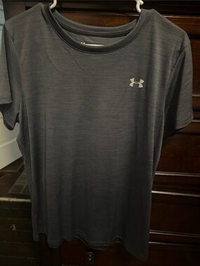 Under Armour women's  Short Sleeve Performance Tee - Dark Gray